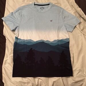 Hollister Men's Blue Graphic T-Shirt